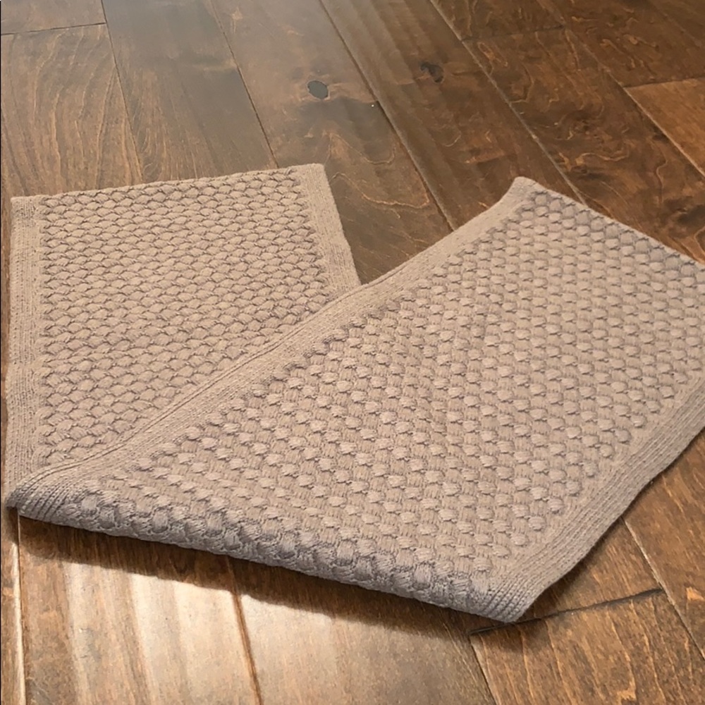 GU Banana Republic Scarf Wrap
